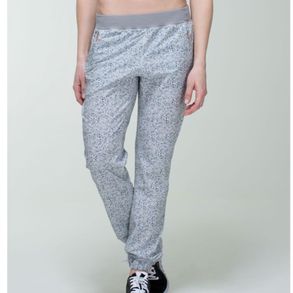 Lululemon Rare Bring Back The Track Pant Petite Fleur Silver Spoon/Ambient Grey - Picture 2 of 11